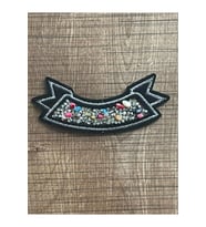 6X8 CM  NAKIŞ İŞLEME VE TAŞLI APOLET ÜTÜ İLE YAPIŞAN APLİKE ARMA YAMA
