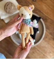 Sarman Kedi Amigurumi Figürü - Uyku Arkadaşı