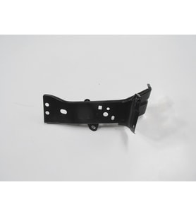 MAZDA 3- SD/HB- 16/20; ÖN TAMPON ÇAMURLUK BAĞLANTI BRAKETİ SOL (TW)
