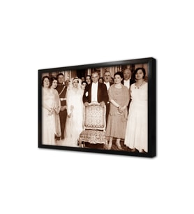 Atatürk 5 Aralık Kadın Hakları Günü Çerçeveli Cam Tablo