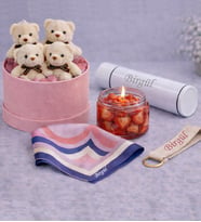 Kişiye Özel Hediye Seti – Ayıcık Buketi, İsimli Dereceli Termos, Fular, Anahtarlık ve Jel Mum (Pembe)