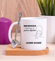Kişiye Özel Varmış Ki Yemiş Diyelim Esprili Ahşap Altlıklı Beyaz Kupa Bardak