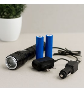 Zoomlu COB LED Şarjlı Metal El Feneri 3000 Lümen 17 cm