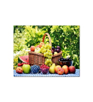 Ahşap Tablo Sepette Taze Meyveler Arkaplanda Ağaçlar (35x50 Cm Boyut)