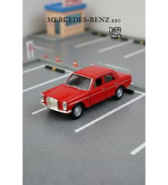 Kırmızı 1:32 Ölçek Die Cast Kapıları Açılır Lisanslı Mercedes Benz 220 Oyuncak Metal Model Araba