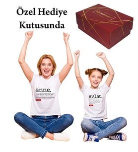 Özel Hediye Kutusunda İsim Baskılı Anne Evlat Kombin Aile Tişörtü (Beyaz)