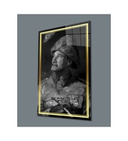 Miyrem Glasses Collection -A1^#  Gold Şerit Siyah Beyaz Yapay Zeka Üniformalı Atatürk Cam Tablo (Çok Renkli)