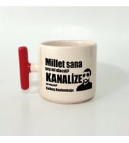 Kişiye Özel Millet Sana Mı Kanalize Olacak? Baskılı Kırmızı Kulplu T Kupa (Beyaz)