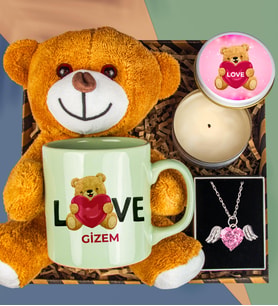 eJOYA Sevgiliye Özel Tasarım Kupa & Peluş Ayıcık & Mum & Kristal Taşlı Melek Kanatları Kolye Hediye Kutusu 112870