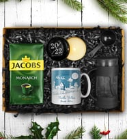 Yılbaşına Özel Tasarım Kupa & Jacobs 250 Gram Filtre Kahve & French Press & Yılbaşı Mumu Hediye Seti