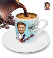 Nihayetinde Gitarist Kolay Yetişmiyor Kişiye Özel Karikatürlü Türk Kahvesi Fincanı (Beyaz)