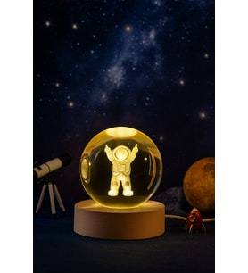 3D Astronot Küre Kristal Gün Işığı Led Gece Lambası – USB'li Ahşap Standlı LED Masa - Gece Lambası