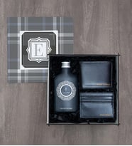 Ahşap Kutusunda Erkek Hediye Seti, Kişiye Özel Cüzdan & Kartlık Seti, 200ML Tasarımlı Cam Şişe Çıkolata Kolonyası, 