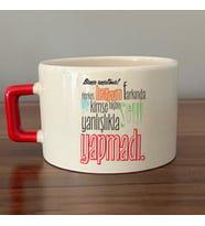 Bunu Unutma! Herkes Herşeyin Farkında Baskılı Kırmızı Kulplu C Fincan