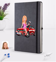 BK Gift Kişiye Özel Plakalı Kadın Renault Clio Karikatürlü Siyah Termo Deri Defter 16x24cm Model 1