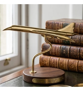 Concorde Pirinç Uçak Dekoratif Biblo – Metal Uçak Modeli Ofis Masa Dekoru 20x23 Cm (Karışık)