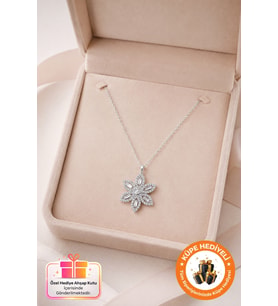 925 Ayar Baget Taşlı Lotus Beyaz Masal Hediyelik Lotus Çiçeği Kamelya Kolyesi
