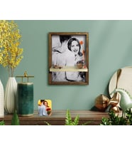 BK Home Sevgililer Fotoğraflı Doğal Masif Ahşap Çerçeveli Karakalem Tasarımlı Tablo Duvar Rafı-1
