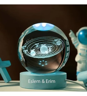 Kişiye Özel Renkli Büyük Boy Ahşap Kaideli Gezegenler Temalı Cam Küre 8cm
