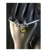 Çelik Model Anneye Sevgiliye Arkadaşa Love Yazılı ve Unicorn Detaylı Beyaz Renk Bileklik