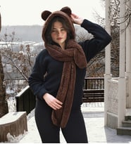 Peluşta büyük Şıklık : Kapşonlu Welsoft Peluş Bere - Atkılı - Polar Boyunluk Şalı (Koyu Kahverengi )
