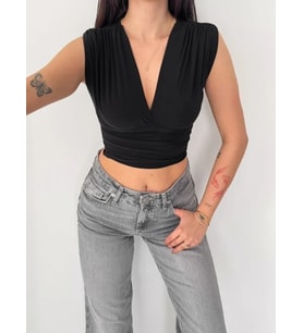 Vatkalı Kolsuz V Yaka Drapeli Crop Bluz Likralı Fit - Siyah