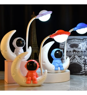 Ay Üstünde Astronot Lamba (Kırmızı)