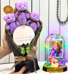 Sizlere Özel Renkli Led Işıklı Biblolu Fanus ve Aynalı Mor Peluş Ayıcık Buketi (Model 10)