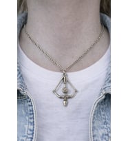 Iron Arrow – Ok & Yay Figürlü Unisex Kolye (60 cm Zincir)
