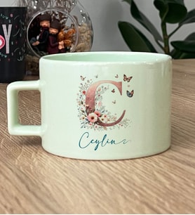 Kişiye Özel Çiçekli Kelebekli C Harfli Hediye Pastel Fincan İsimli İsim Yazılı (Yeşil)