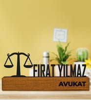 eJOYA Avukatlar Gününe Özel Kişiye Özel Tasarım Doğal Ağaç Masaüstü İsimlik 111218 (Siyah)