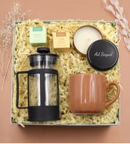 Kişiye Özel Siyah Metal Kutulu Mum & Siyah French Press & Teashop 2'li Bitki Çayı & Kupa Hediye Seti (Kahverengi)