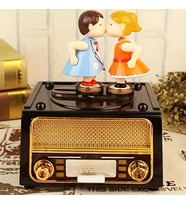 Sevgiliye hediye dekoratif nostalji kurmalı müzikli sevgili öpüşen model (Karışık)