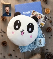 Kişiye Özel Karikatürlü Never Give Up Motivasyon Hediye Kutusu - Kişiye Özel T Pastel Kupa, Peluş Yastık, Fotoğraf 1 Adet Doğum Günü Hediyesi