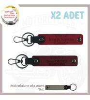 Arkadaşa İsim Plaka ve 0 Rh (+) Kan Grubu Yazılı Kişiselleştirilmiş x2 Anahtarlık, Kırmızı-Bordo-Gr (Çok Renkli)