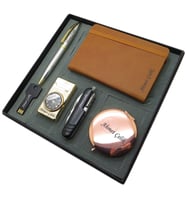 Signator® Argilla  Kişiye Özel Set - 32 Gb. Anahtar Usb Bellek + Saatli Çakmak + Not defteri  + Çok Fonksiyonlu Çakı + Kalem ve El Aynası  İsme Özel Hediyelik Set (Karışık)