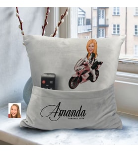 BK Gift Kişiye Özel Kadın Motorcu Karikatür Tasarımlı Organizer Kumanda ve Atıştırmalık Cepli Gri Kırlent Yastık- 2 Arkadaşa Hediye, Cepli Yastık