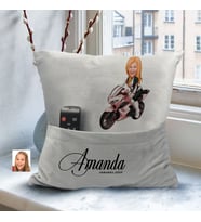 BK Gift Kişiye Özel Kadın Motorcu Karikatür Tasarımlı Organizer Kumanda ve Atıştırmalık Cepli Gri Kırlent Yastık- 2 Arkadaşa Hediye, Cepli Yastık