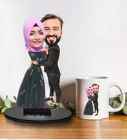 Kişiye Özel Tesettürlü Eş Tasarımlı  Karikatür Biblo Ve Kupa Hediye Seti 266