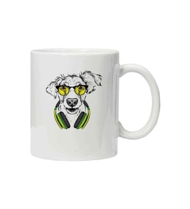 Kupa Bardak Gözlük Ve Kulaklık Köpek