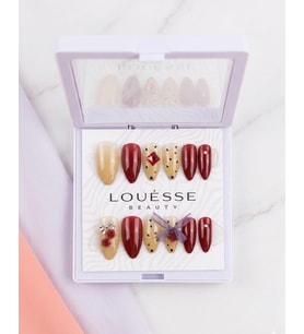 Louésse Vintage Rose Takma Tırnak Seti 12’li Kırmızı Nude Gül Detaylı Taşlı Şık Model