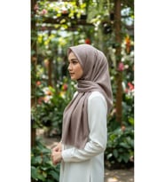 Jakarlı Çiçek Desenli Eşarp – Hafif, Kaymaz, Modern Tesettür Eşarp 100 x 100 cm