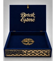 Kişiye Özel Kadife Kaplı Kutulu Kur’an-ı Kerim ve İnci Tesbih Seti – Şık ve Özel Tasarım