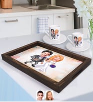 BK Gift Kişiye Özel Evleniyoruz Karikatürlü Doğal Ahşap Tepsi ve 2’li Kahve Fincan Seti-6