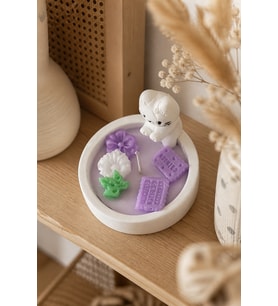 Mumelia Candles Üşüyen Kedi Mum – Doğal Soya Taştozu Tasarım - Bisküvi & Çiçek