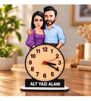 Kişiye Özel 2 Kişilik Çift Karikatürlü 18 cm MDF Dikey Masa Saati - Sevgiliye ve Eşe Hediye Sevgililer Günü ve Yıl Dönümü Hediyesi Mor
