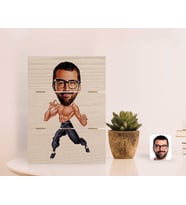 BK Gift Kişiye Özel Bruce Lee Karikatürlü Otantik Masaüstü Ahşap Palet Çerçeve-1 (Beyaz)