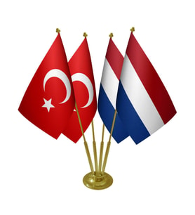 Masa Üstü Hollanda Bayrağı Türk Bayrağı Dörtlü Pirinç Direk Masa Bayrak Seti