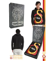 Galatasaray Orijinal Lisanslı Büyük Logo Kapüşonlu Erkek Sweat Kişiye Özel Hediyelik Ahşap Kutulu (Siyah)