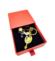 Ressam Temalı Premium Kutu Hediyelik Set - Sanatçı Broş ve Anahtarlık